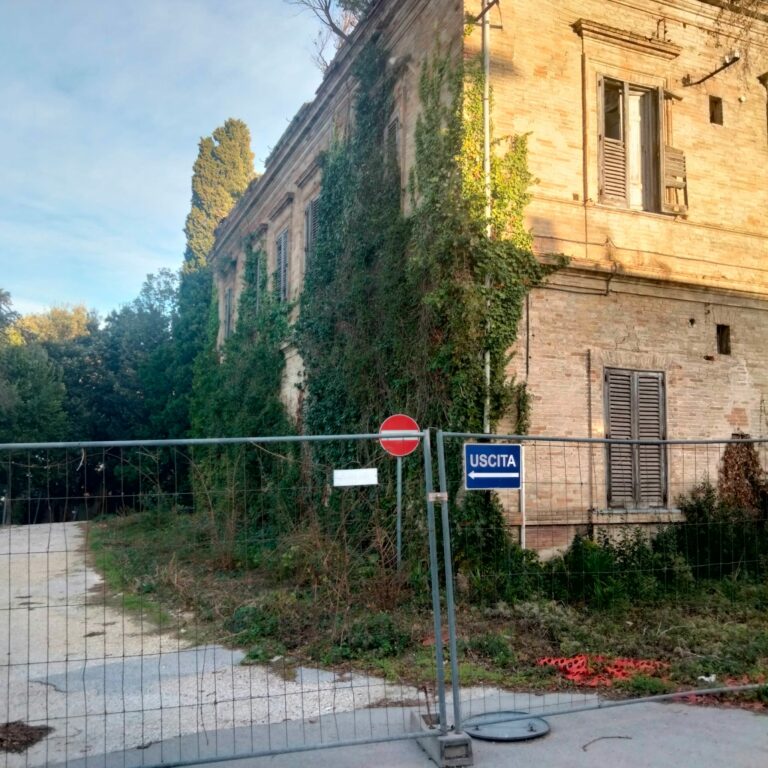 struttura limitrofa Ospedale civico Loreto